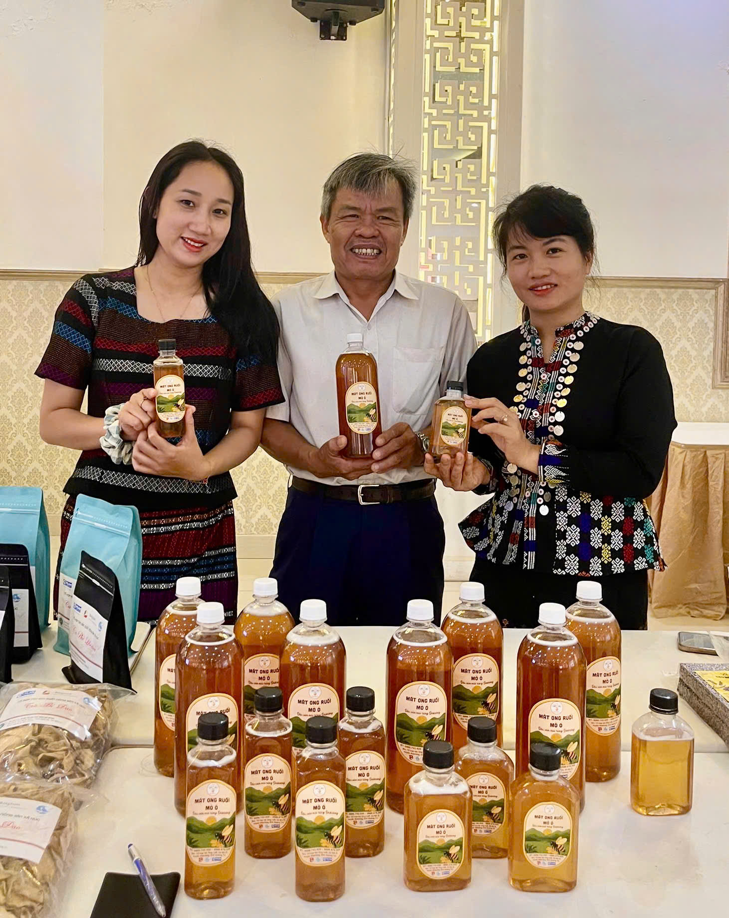 Tổ hợp tác nuôi ong theo hướng tự nhiên phát triển bền vững xã Mò Ó 5
